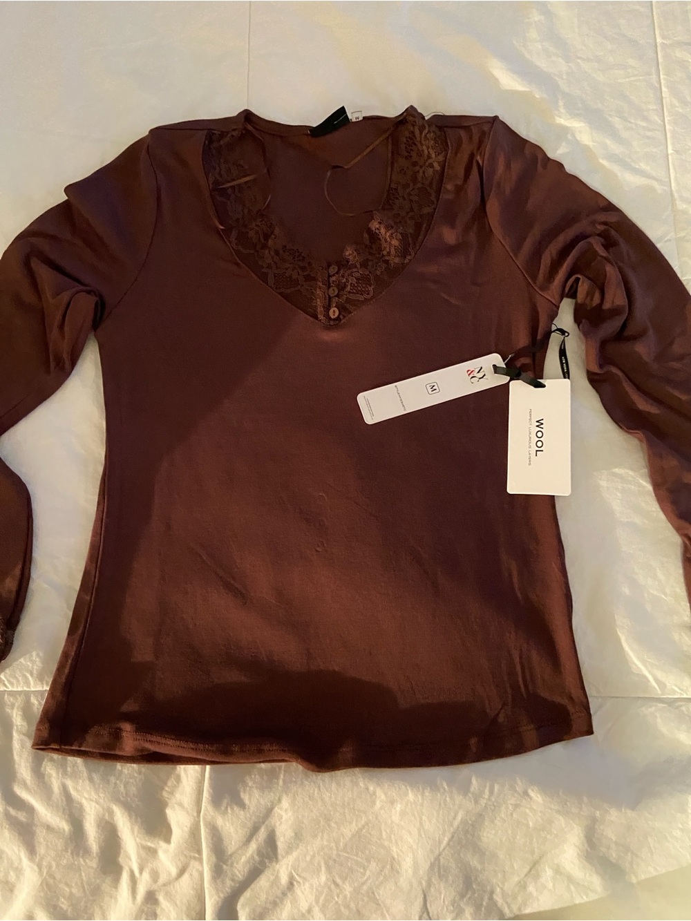🤎Lace Trim V- Neck Long Sleeve Tee🤎